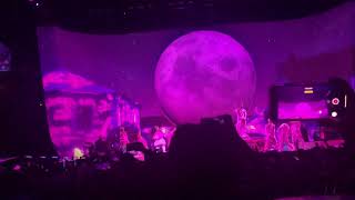 Ariana Grande performing 7 Rings in San Jose