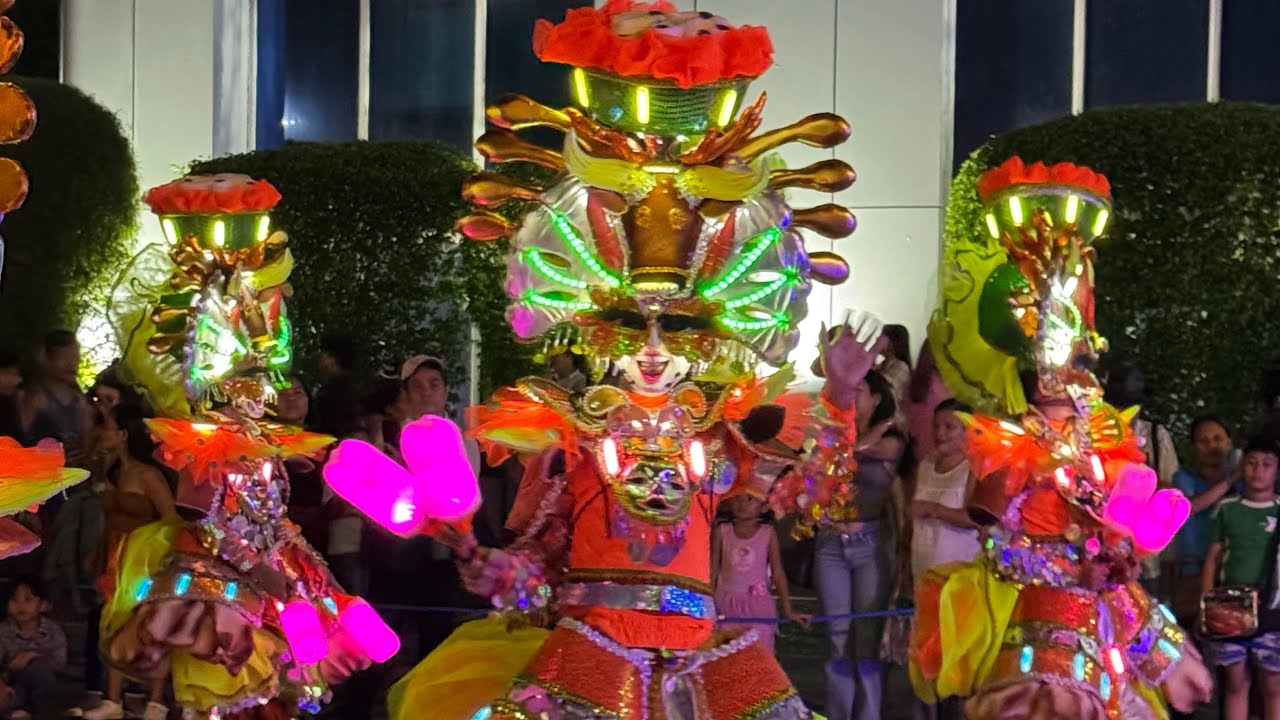 [Negros Occidental] Electric Masskara and Float Parade - YouTube