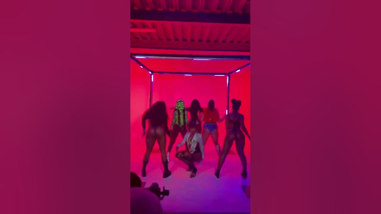 Choreographers Direction at it’s best 🤣😅 Round and Rosie Out Now everywhere!!!