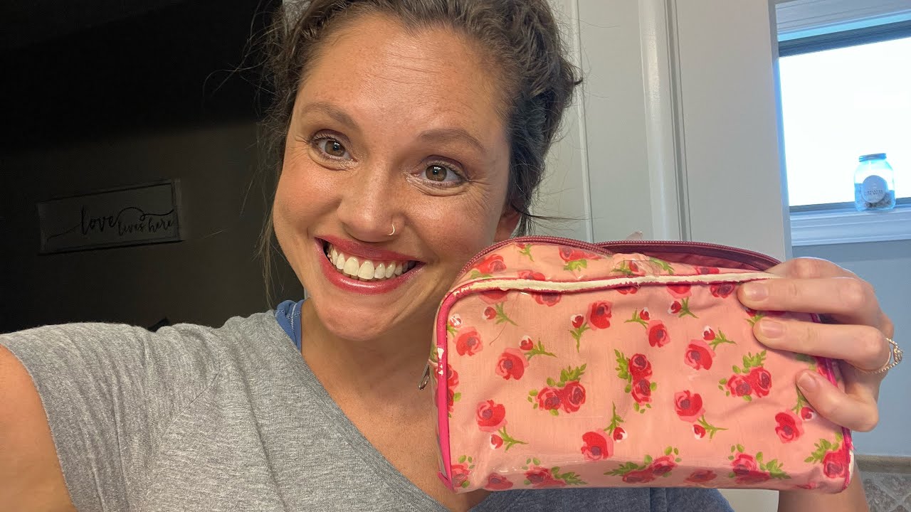 ASMR - Doing My Make-Up - Soft Spoken Gum Chewing