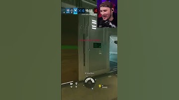 INSANE 1v4 CLUTCH | #shorts #rainbowsixsiege #clutch #reddit