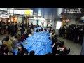 東北・関東大地震発生当日の横浜駅、西口で道路陥没/神奈川新聞
