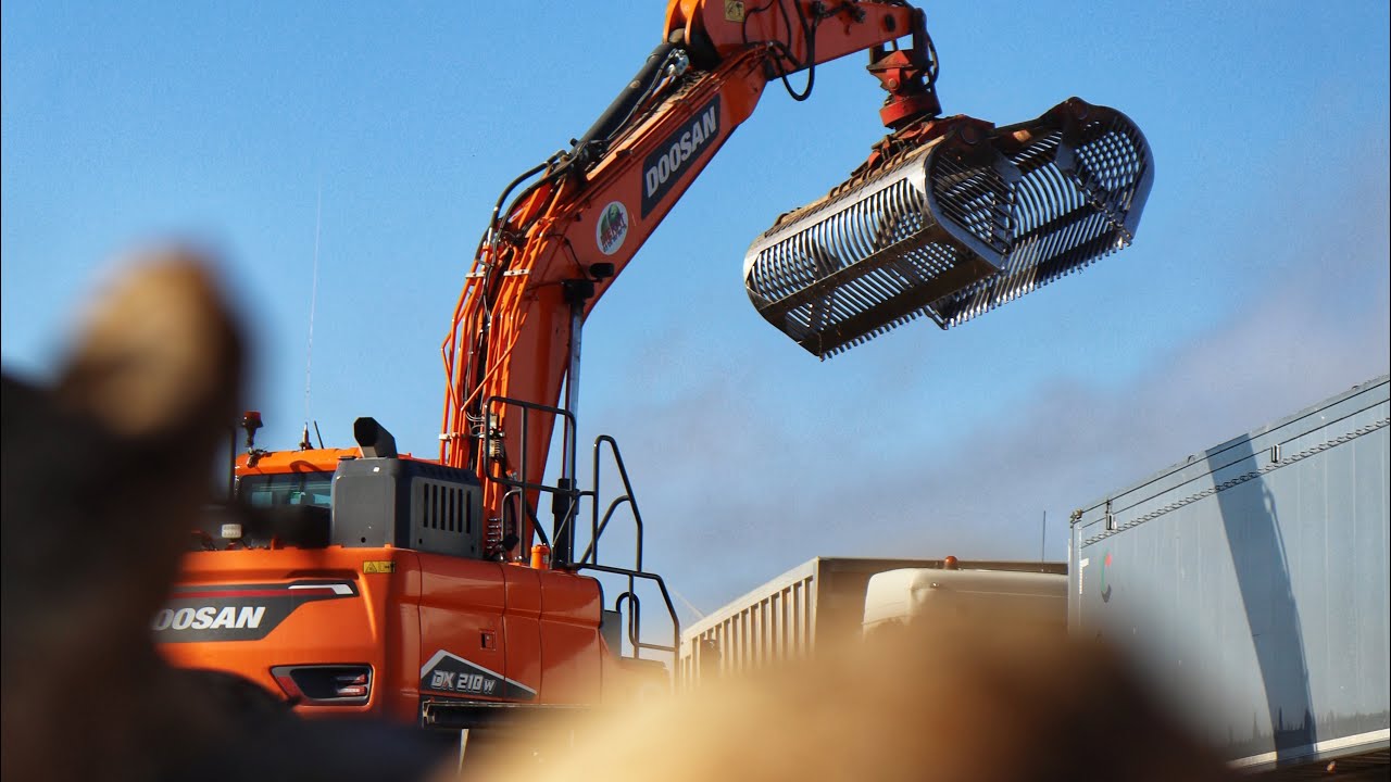 RAMASSAGE DES TAS DE BETTERAVES!!