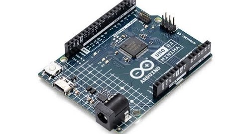 Adama Ś obiektywny inaczej. Recenzja najnowszego Arduino UNO R4 na ARM.
