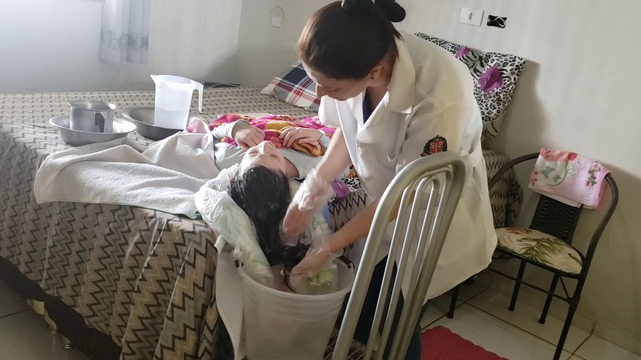 Técnica de higiene do couro cabeludo