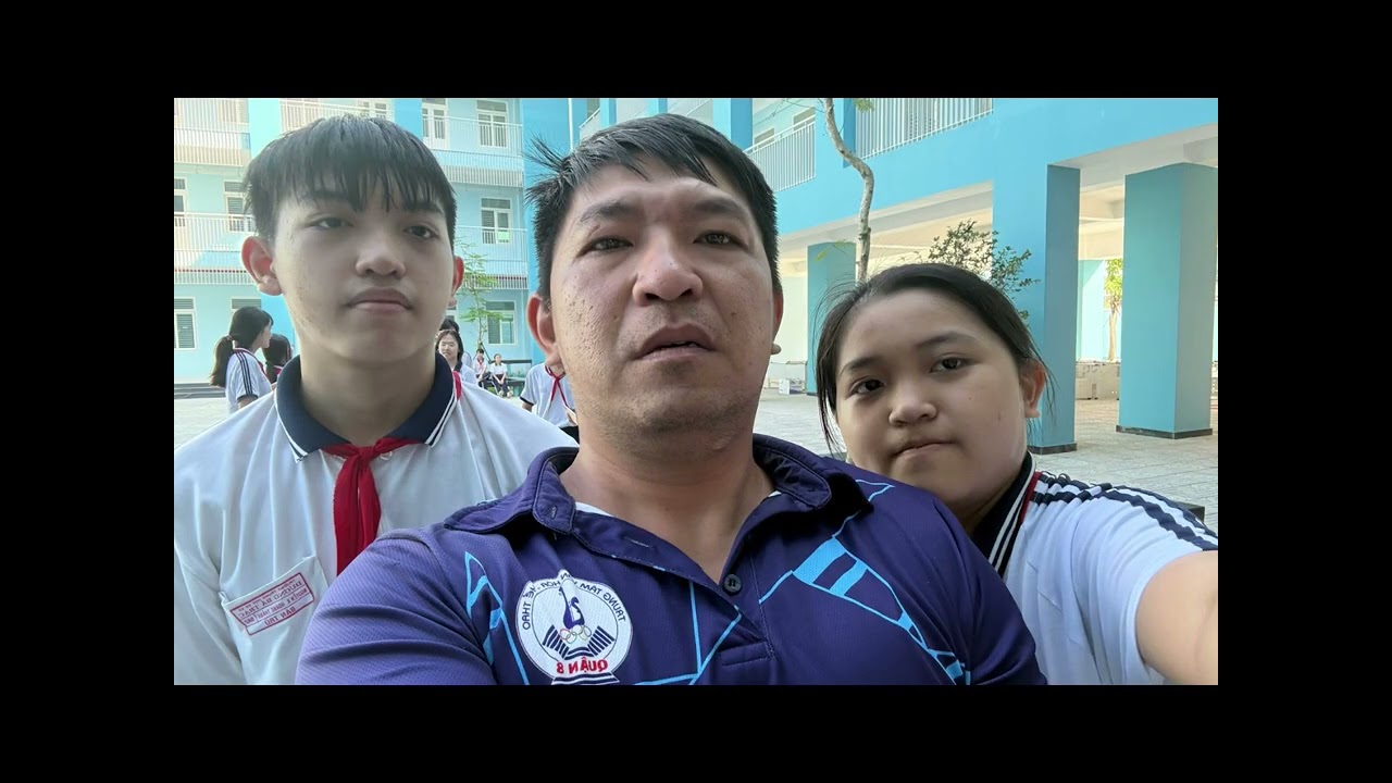 Đại hội thể dục thể thao trường Dương Bá Trạc của hai anh em