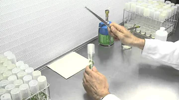 Qual é a base fundamental do cultivo in vitro?