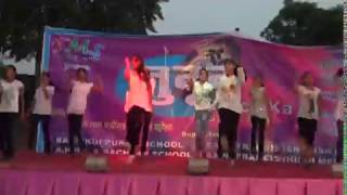 Dance perform by school girl. | dancing on superhit bollywood song