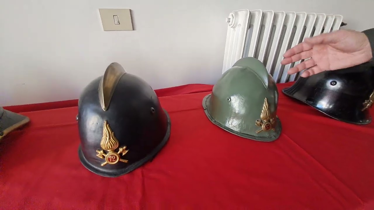 “La storia dei Vigili del Fuoco raccontata attraverso i caschi di Simone”. @micdal100 @Mikè 