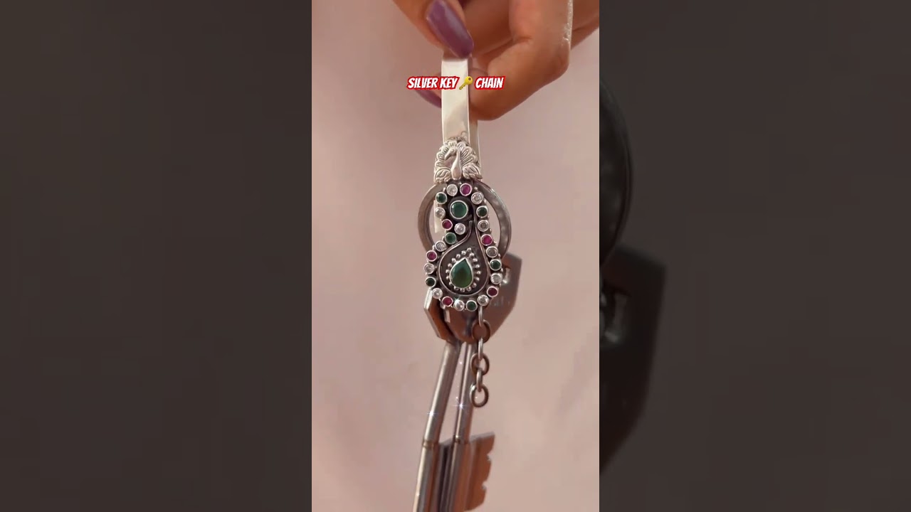 new designer silver key 🔑 chain   