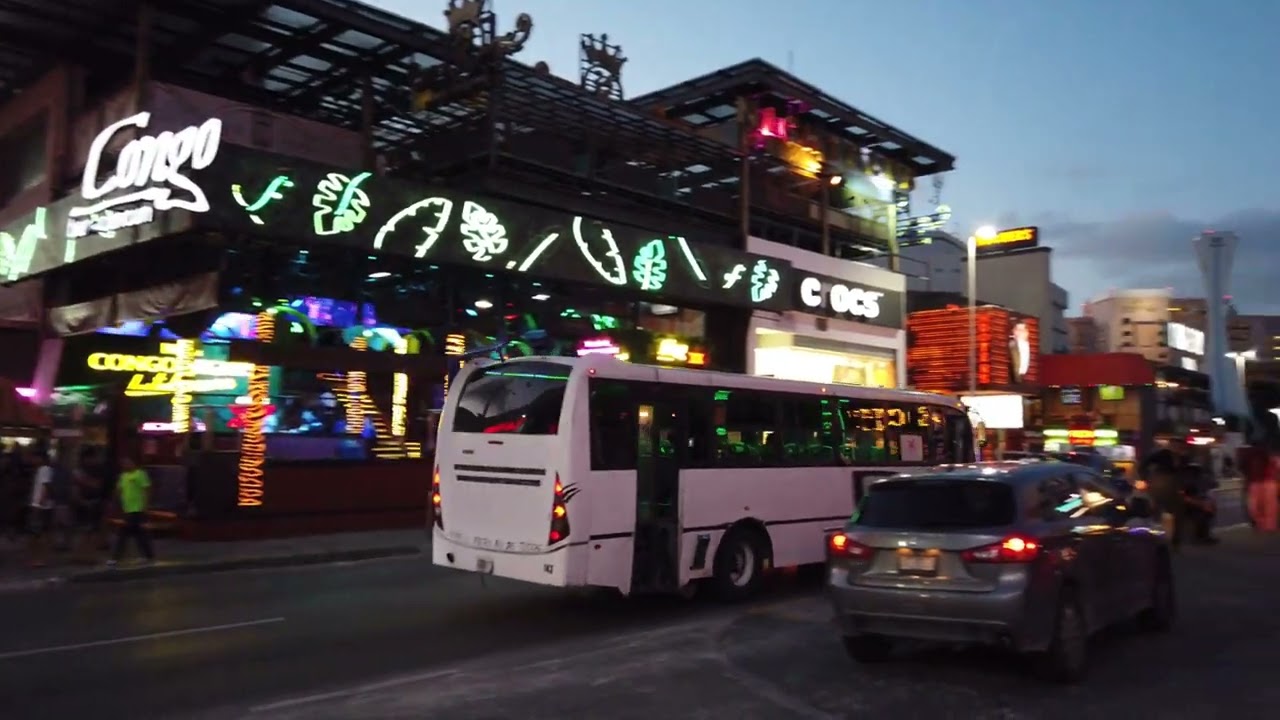 A Night Time Walk Around Cancun - Blvd Kukulcan - Quintana Roo Mexico