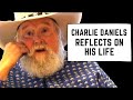 Capture de la vidéo Charlie Daniels Reflects On His Life. Talks Skynyrd, George Harrison, Marshall Tucker & Bob Dylan