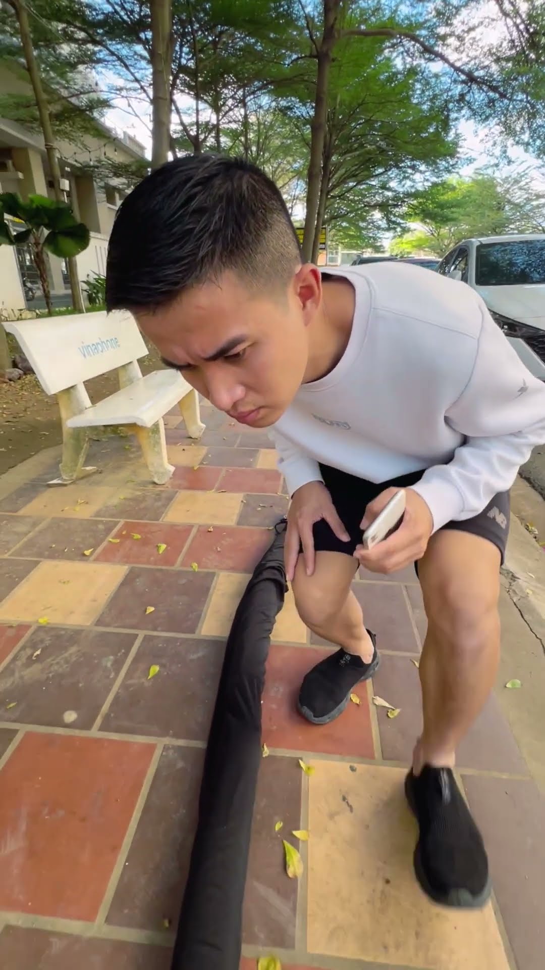 LNF - Chân anh ấy thật dài || Long-legged guy #shorts