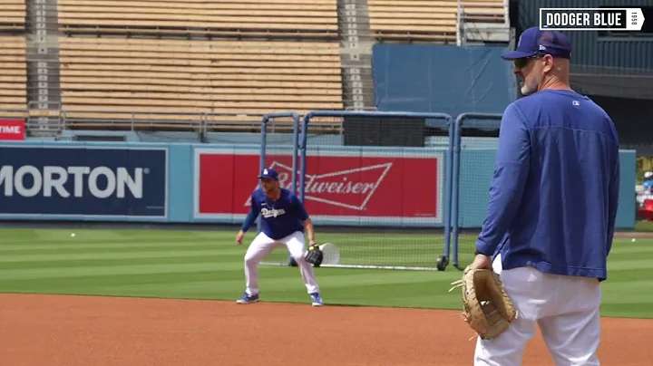 Dodgers pregame: Michael Busch & Mookie Betts work on infield drills