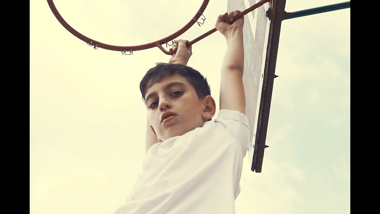 Guarda AZO - ALI BOMAYE (Music Video) su YouTube Guarda AZO - ALI BOMAYE (Music Video) su YouTube