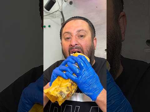 ببین خدایی خودش خوب میخوره عاشقشه