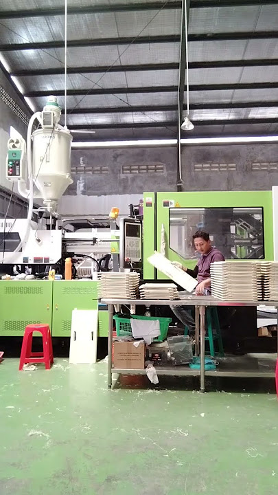 mencoba mesin injeksi produksi produksi papan APB 01