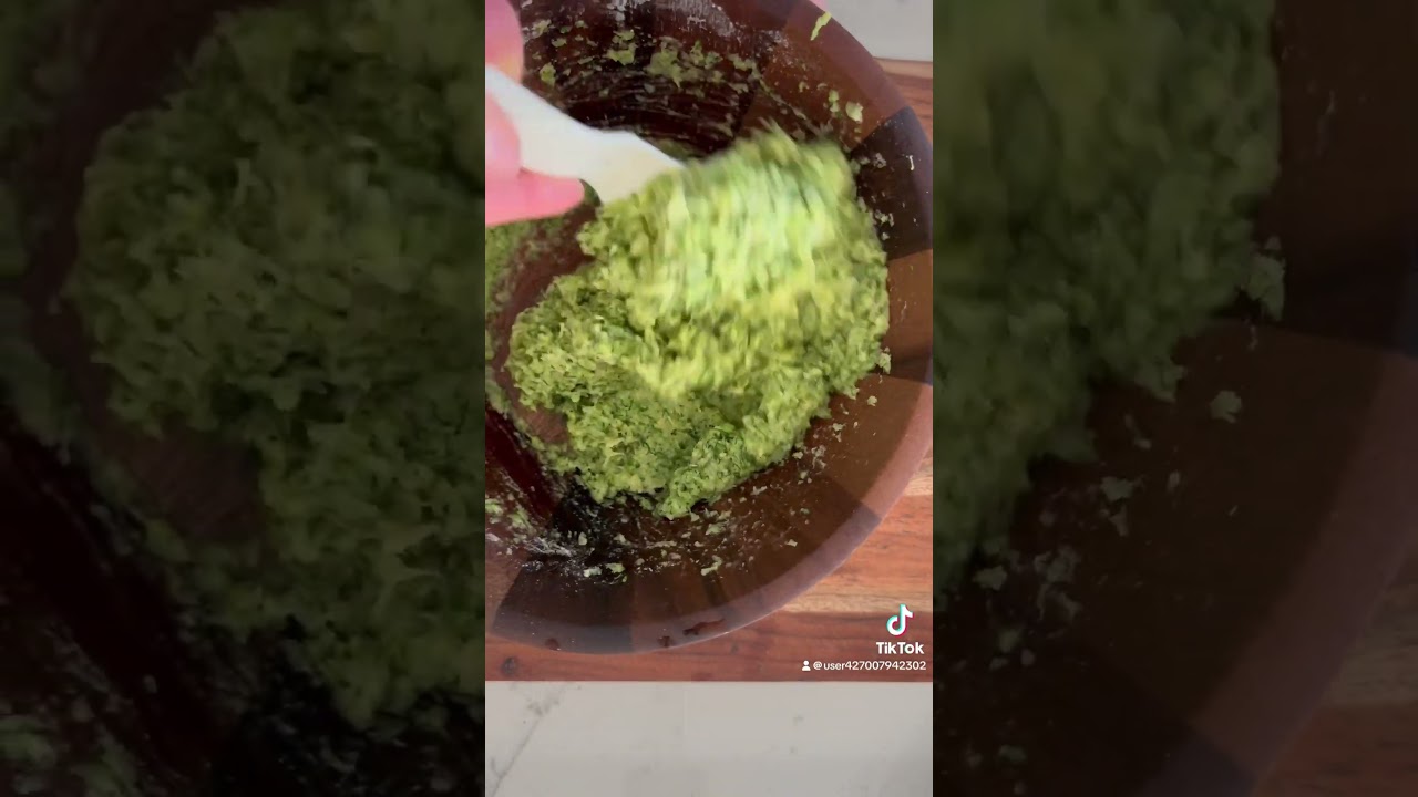 Broccoli-cheese waffles 🧇🥦 