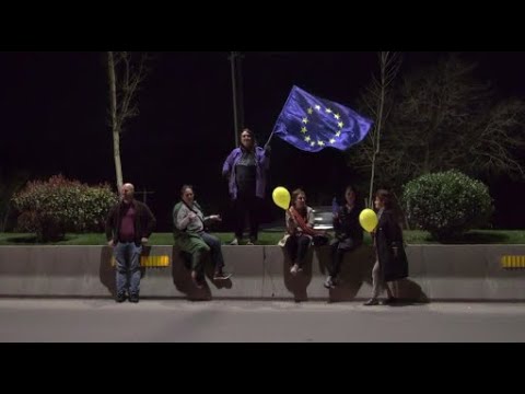 ანალენა ბერბოკი  თბილისის საერთაშორისო აეროპორტიდან მოქალაქეებმა ევროკავშირის დროშებით გააცილეს