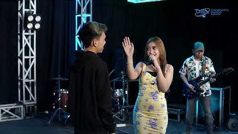 Shinta Arshinta Ft Arya Galih - Bojoku Kuli Bangunan | Official Music Video