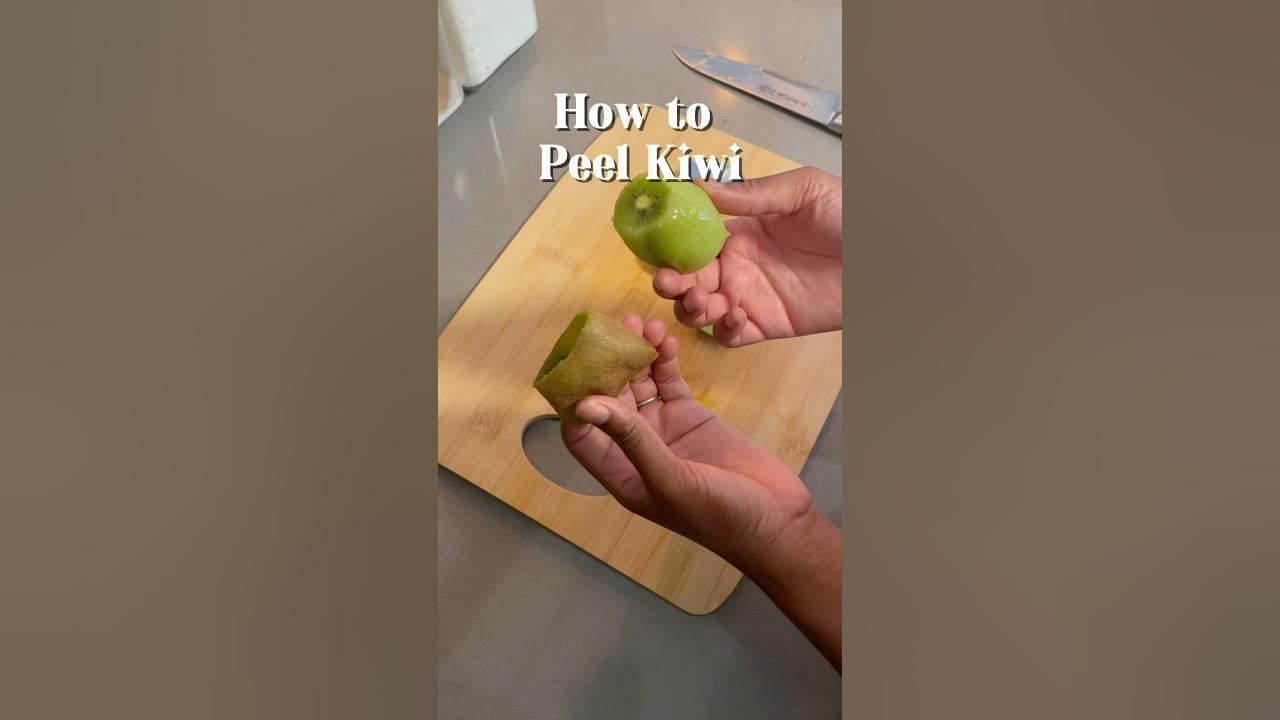 How to Peel a Kiwi in Seconds | Easy Kiwi Peeling Hack #shorts How to Peel a Kiwi in Seconds | Easy Kiwi Peeling Hack #shorts
