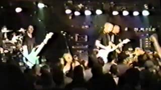 Dang, here is another early-ish goldfinger set from their insane
non-stop 1996/1997 touring streak. as such, it's a perfect mix of
songs off self-ti...