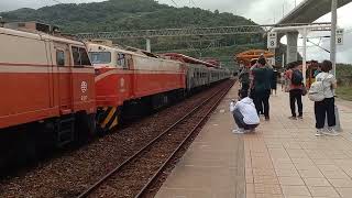 迪士尼環島列車夢想號2次往台北(雙機E217+E404)通過金崙站~~附贈魚尾版