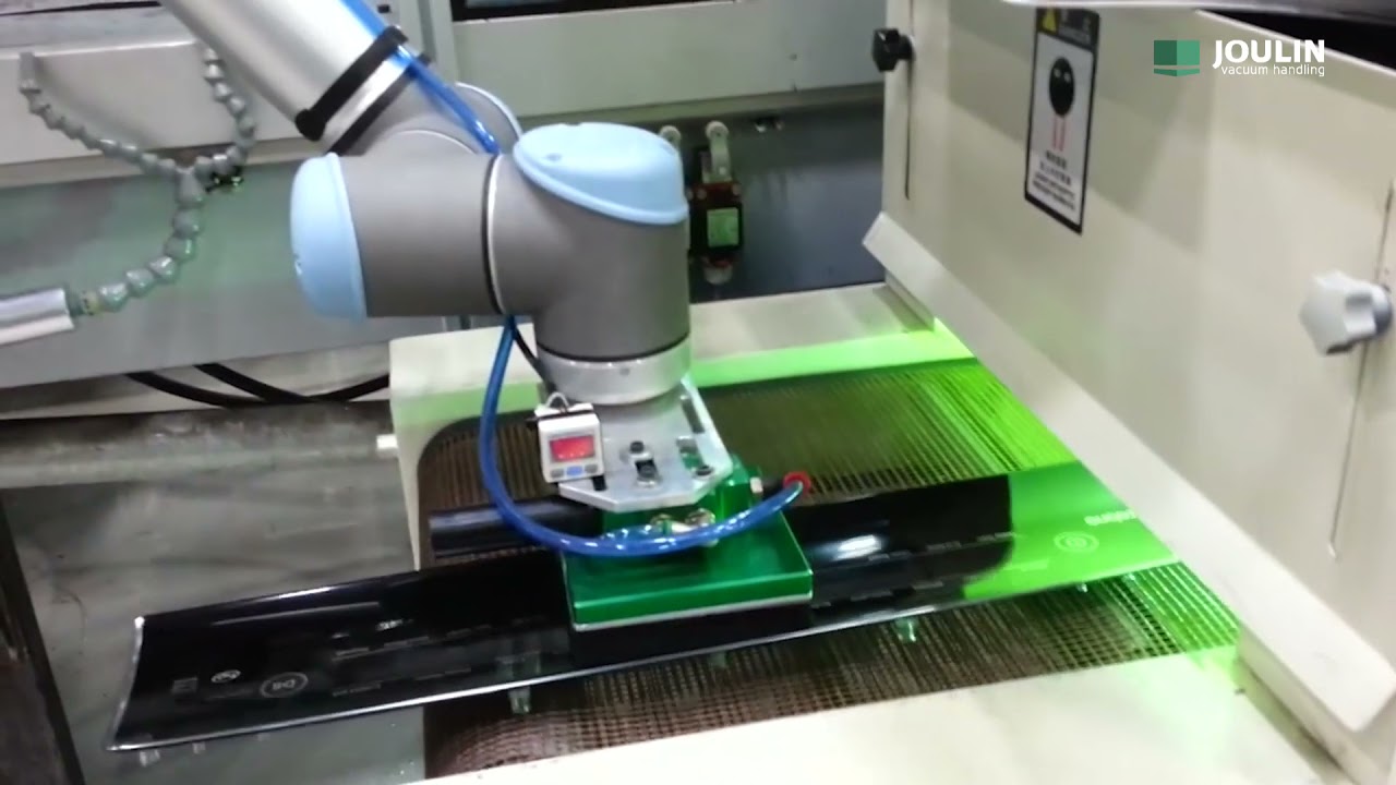 Molded Panels Extraction with a FlexiGrip