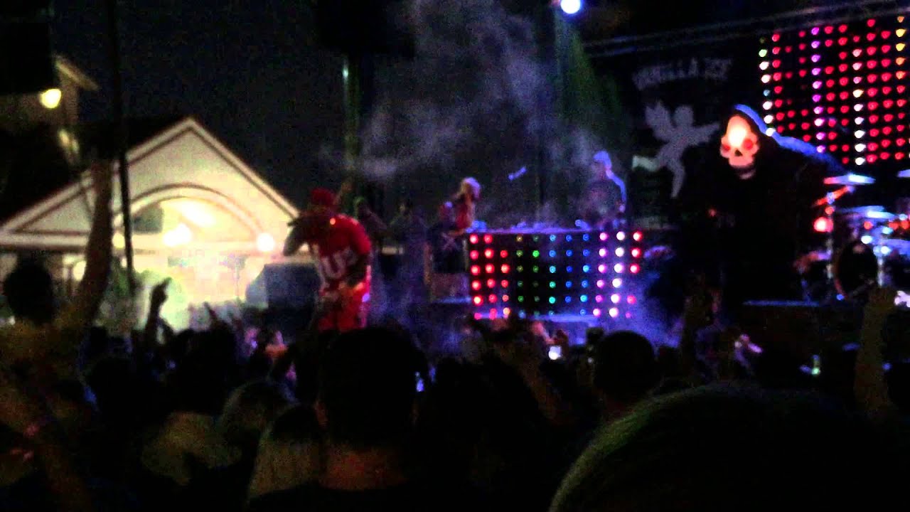 Vanilla Ice performing in Decatur Illinois !! Great show YouTube