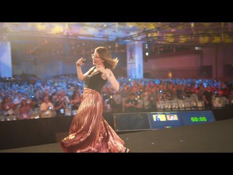 Michelle Poler Keynote Speaker // 10,000 People