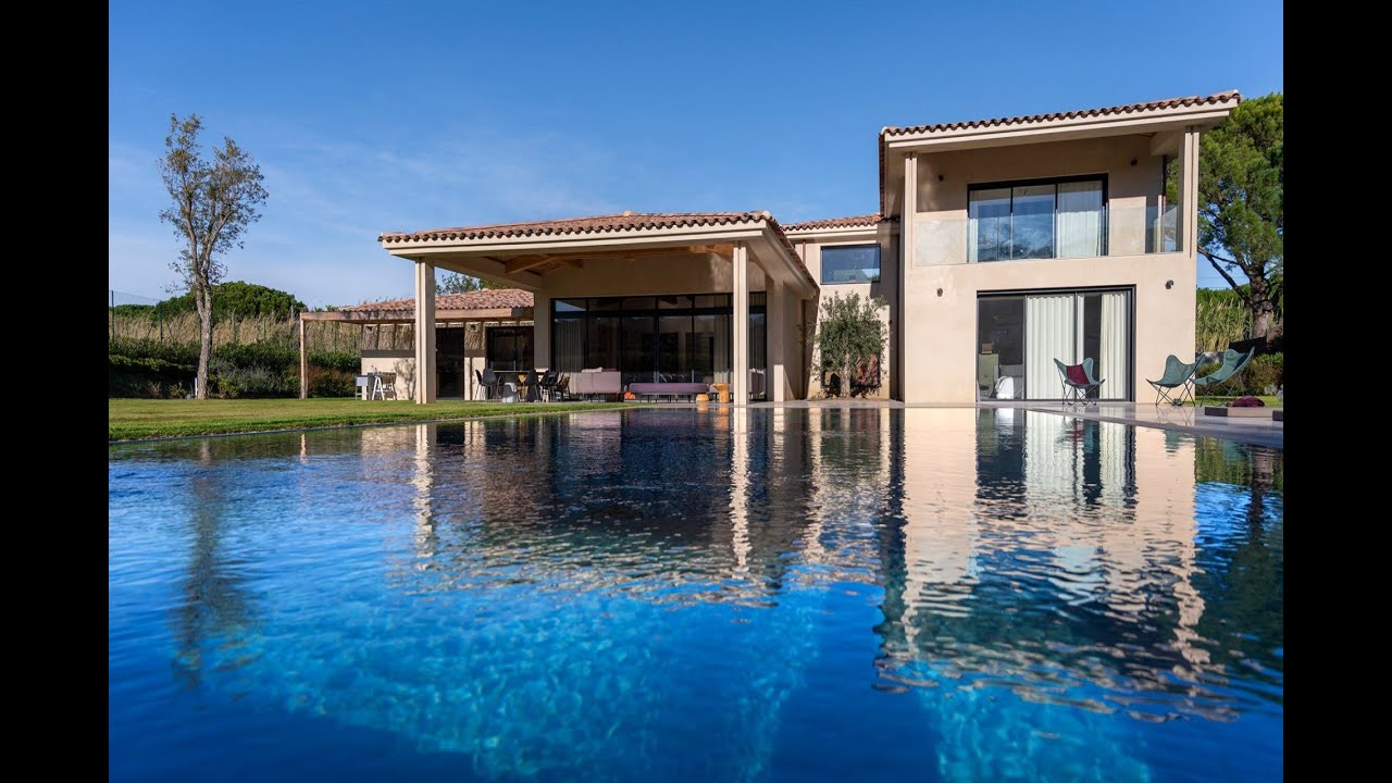 Location de vacances à Saint-Tropez - Villa contemporaine 350 m2 à proximité de la plage des salins