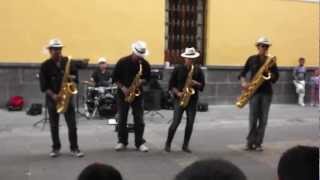 Video thumbnail of "Saxofones en Puebla (Saxofones Tuk) - Cover de La Pantera Rosa"