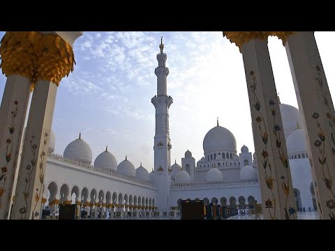 Abu Dhabi S Grand Mosque Feeds 30 000 During Ramadan Youtube