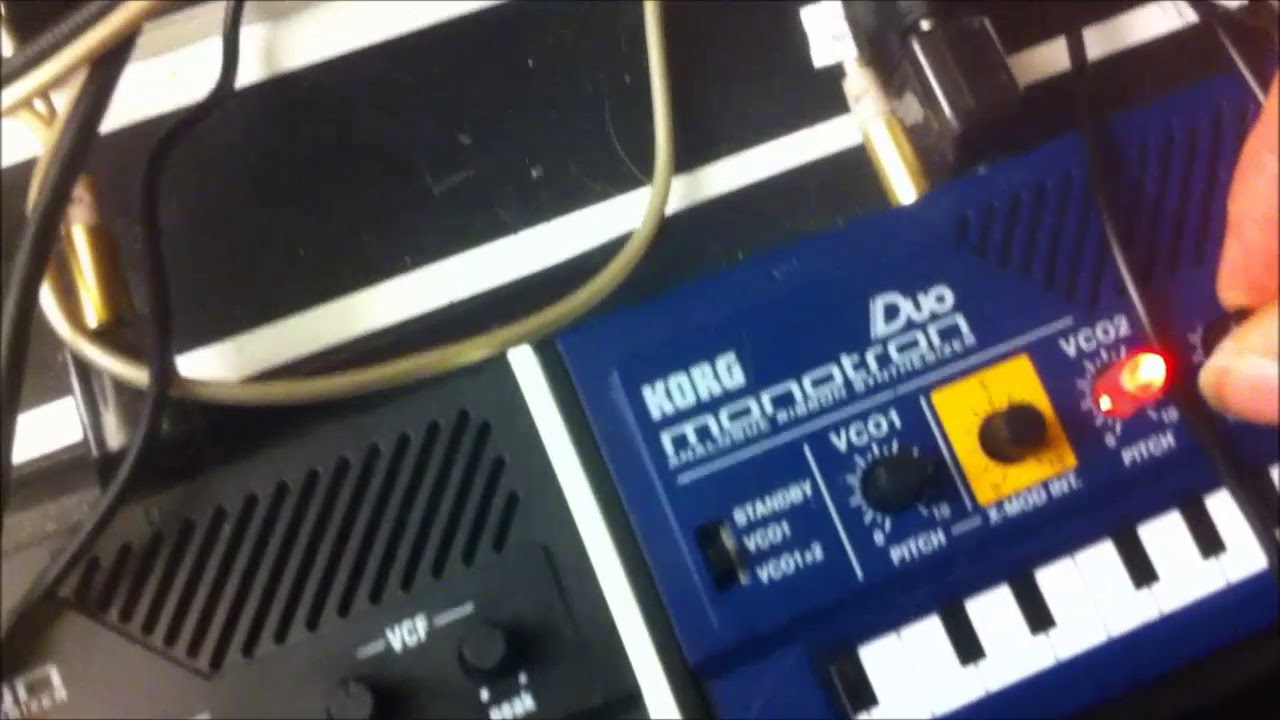 Monotron MC909 Audio input test - YouTube