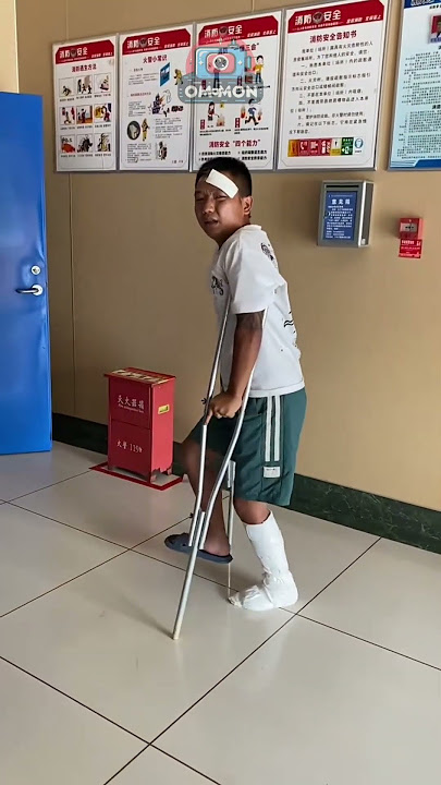 Keluar Lift Dengan Gaya Salah Kaki 😂 #shrots #funny #comedy