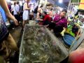 Рыбный базар на рынке Пса Лы Сиануквиль Камбоджа