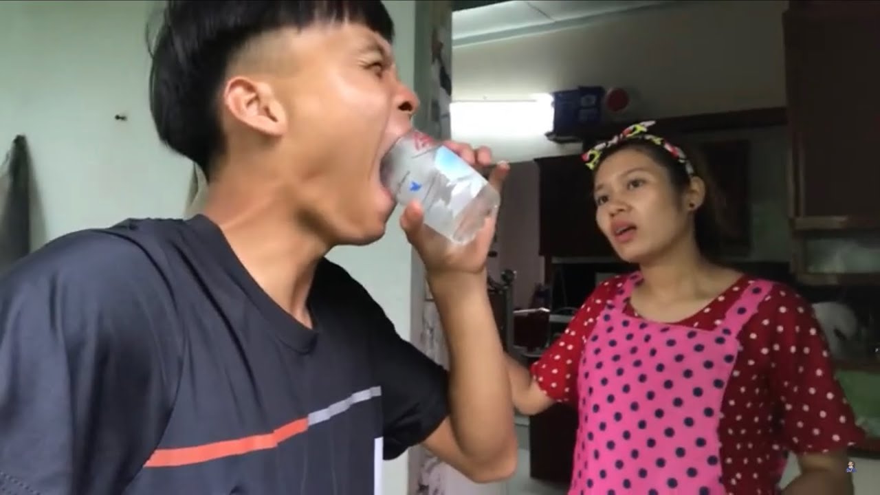 Hướng dẫn cách uống nước bằng Mồm đơn giản ( how to drink water by mouth) - Lạ Vlog - YouTube