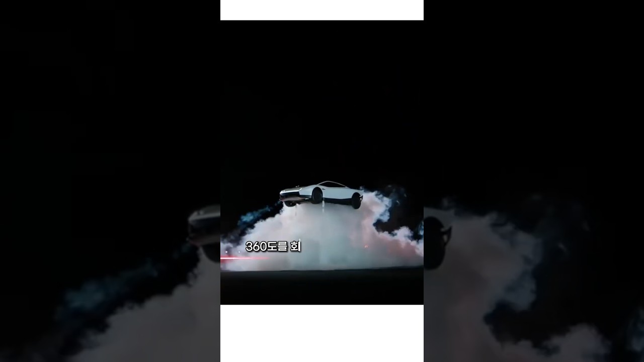 하늘을 가로지르는 테슬라 로드스터 썸네일