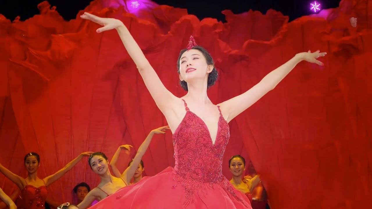 Lin Zhiling appeared surprisingly in the water ballet performance