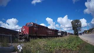 CP+NS Duo Leads 330 (Grain Loads) on the Watertown Sub!