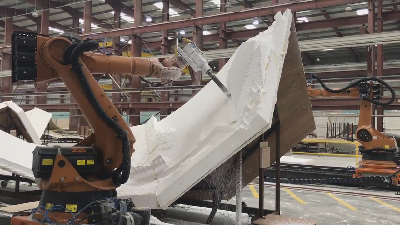 KUKA MILLING ROBOTS 6 Robots on 84 Meters Slider One of the Biggest