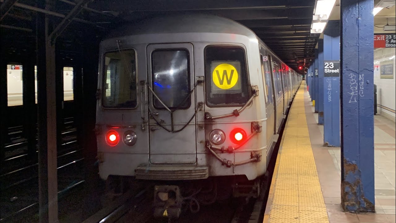 Whitehall R Train Whitehall St Bound 1975-1978 Pullman Standard R46 W Local Train At 23rd ...