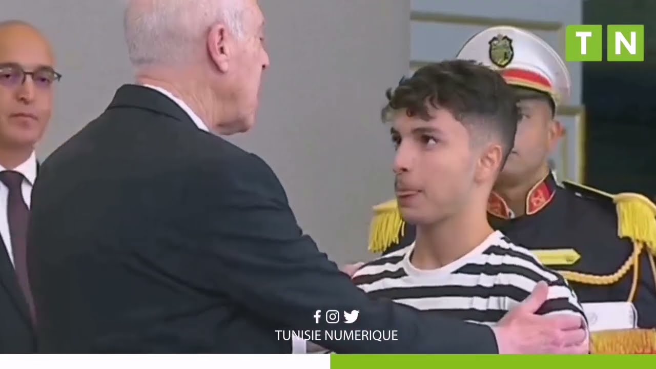 احتفل بنجاحه في البكالوريا أمام قبر أمّه : رئيس الجمهورية يُكرّم التلميذ ماهر الجزيري