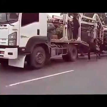 Nyegat truk demi pulang ke rumah!!!