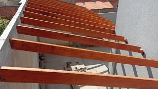 Construção de uma linda varanda de madeira a vista - Construction of a wooden porch.