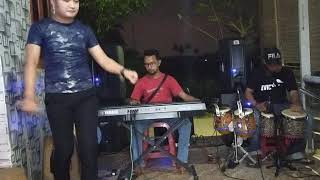 Latihan lagu 