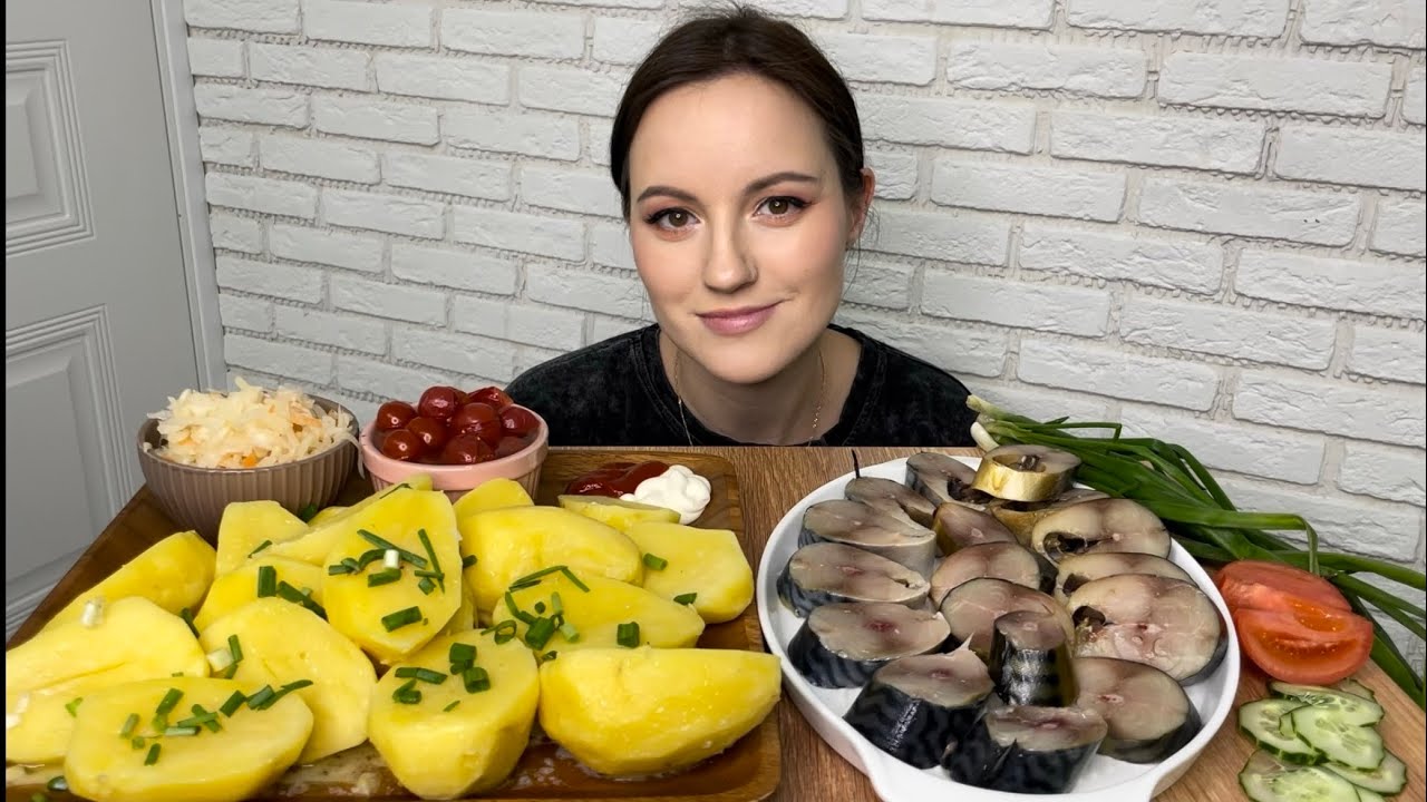МУКБАНГ СКУМБРИЯ КАРТОФЕЛЬ КОГО ИЗ МУКБАНГЕРОВ Я СМОТРЮ ?КАПУСТА КВАШЕННАЯ СОЛЕНЬЯ ОВОЩИ ЗЕЛЕНЬ