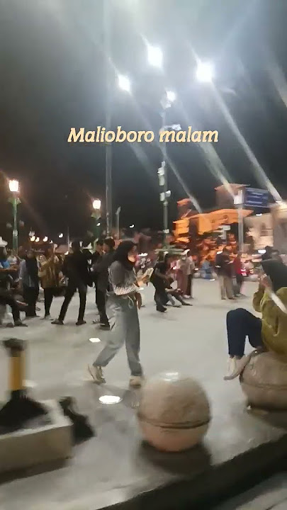 Jalan Malioboro di malam hari | jogjakarta