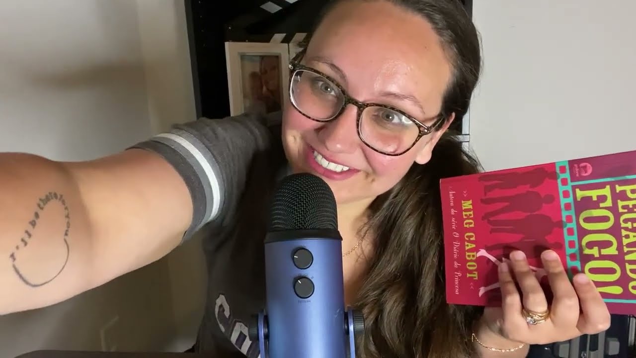 ASMR (SEMI) INAUDIVEL - COMEMORANDO 4 MIL INSCRITOS DO CANAL! (lendo a pagina 40 de alguns livros)