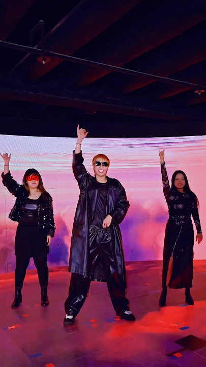 K-pop singer! Enjoy rajinikanth dance 🕺💃🔥🔥 | #aoora #manasilaayo
